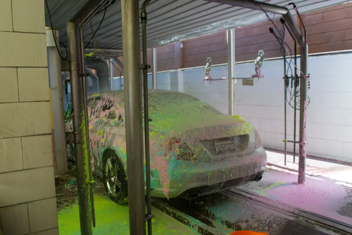 How does a touchless car wash work