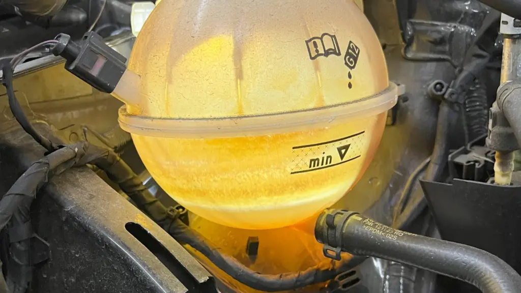 engine coolant flush reservoir