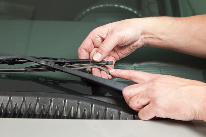How to Replace Your Windscreen Wipers | Prestone